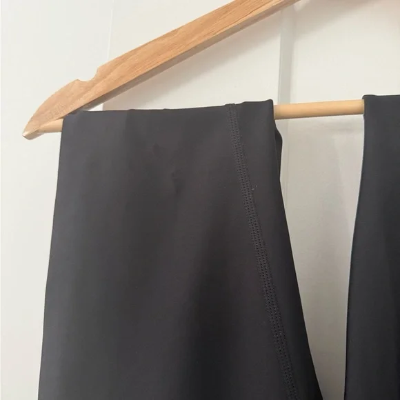 ALO Yoga Black and White Athletic Pants - Picture 8 of 8